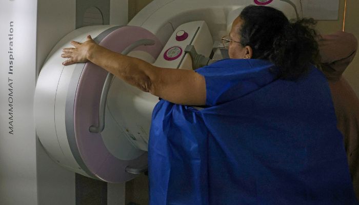  Cuidados na menopausa: SUS oferece consultas e apoio à saúde da mulher no Paraná